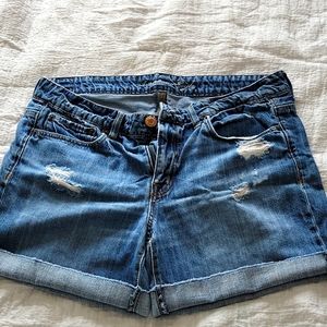 American Eagle shorts folded bottoms